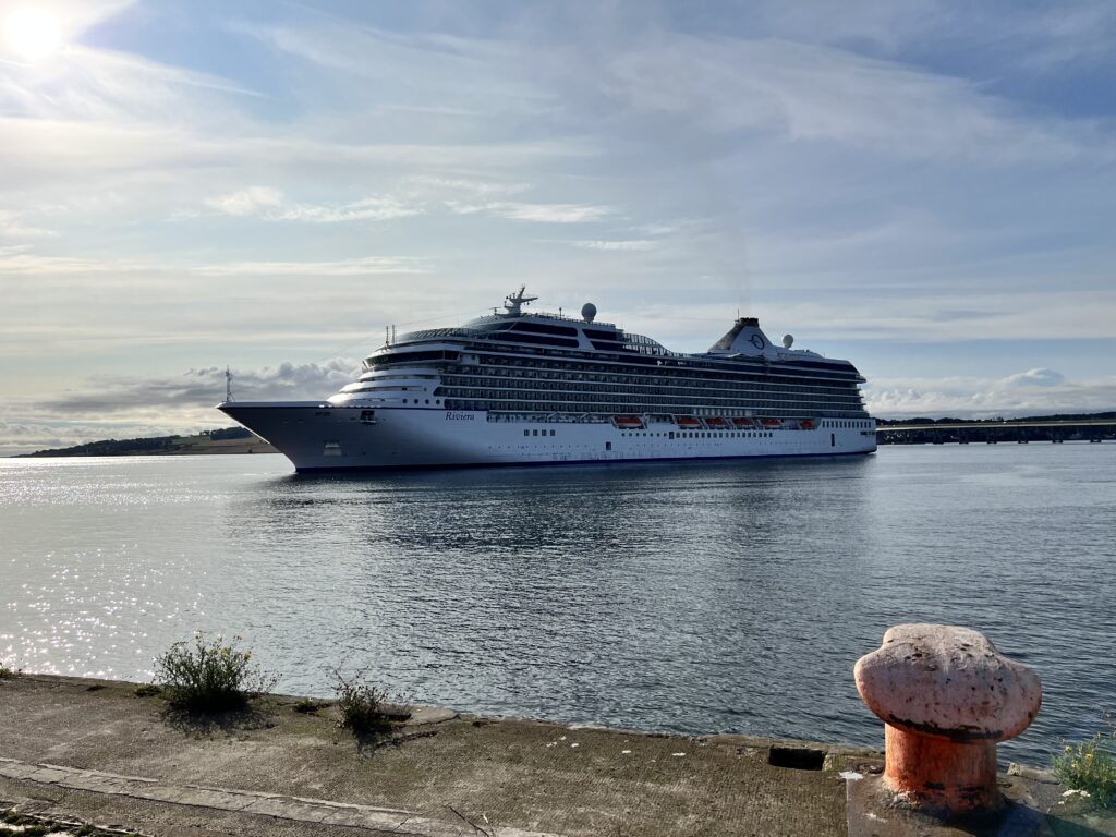 Cruise ship tender tours around Scotland, specialising in tours to St Andrews